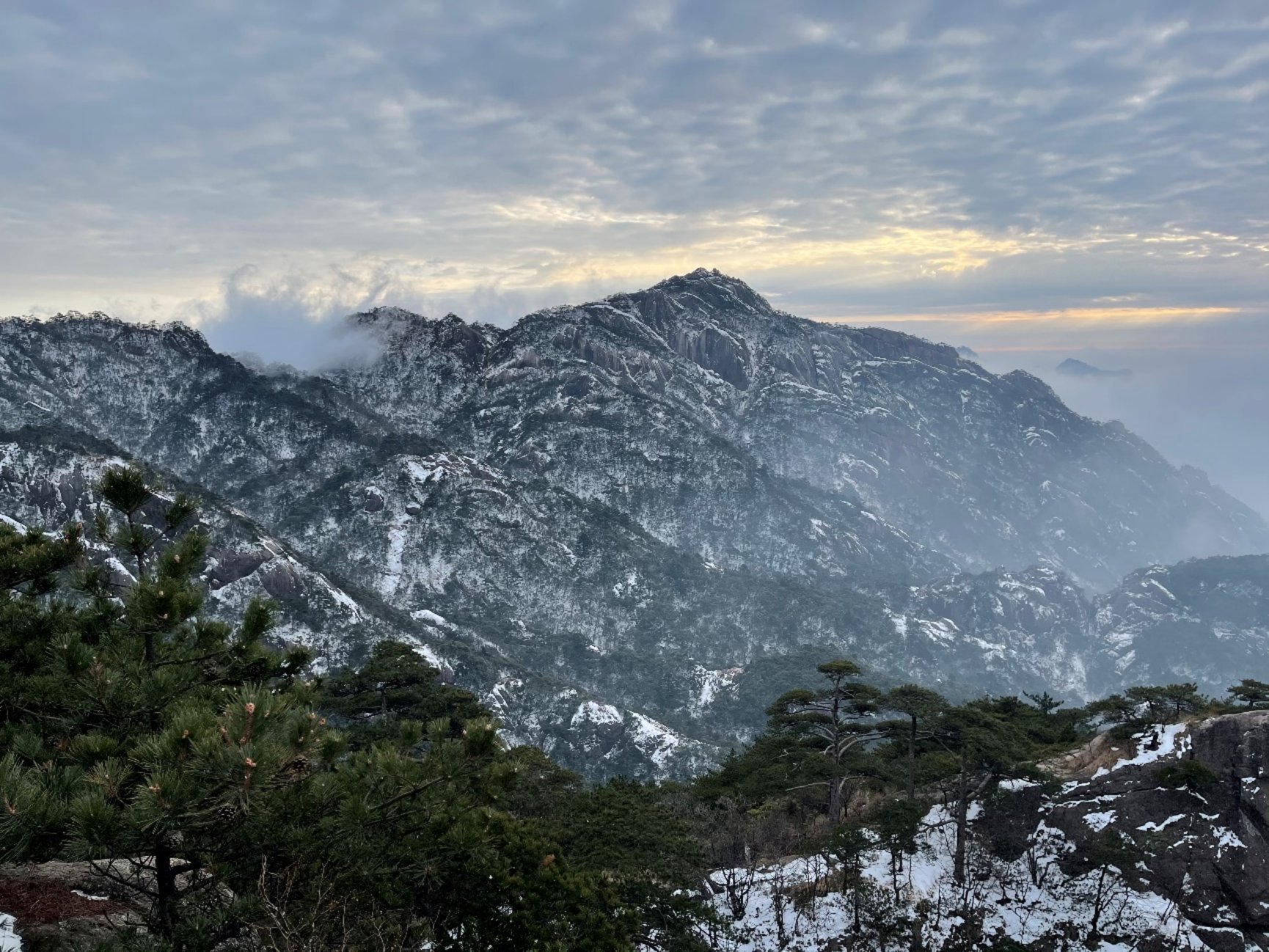 雪山山顶

描述已自动生成